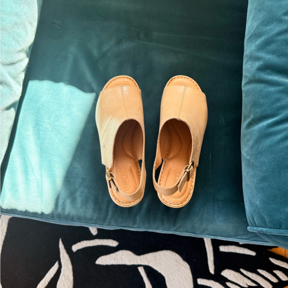Women’s Tan Leather Peep-Toe Wedge Sandals - Picture 5 of 9